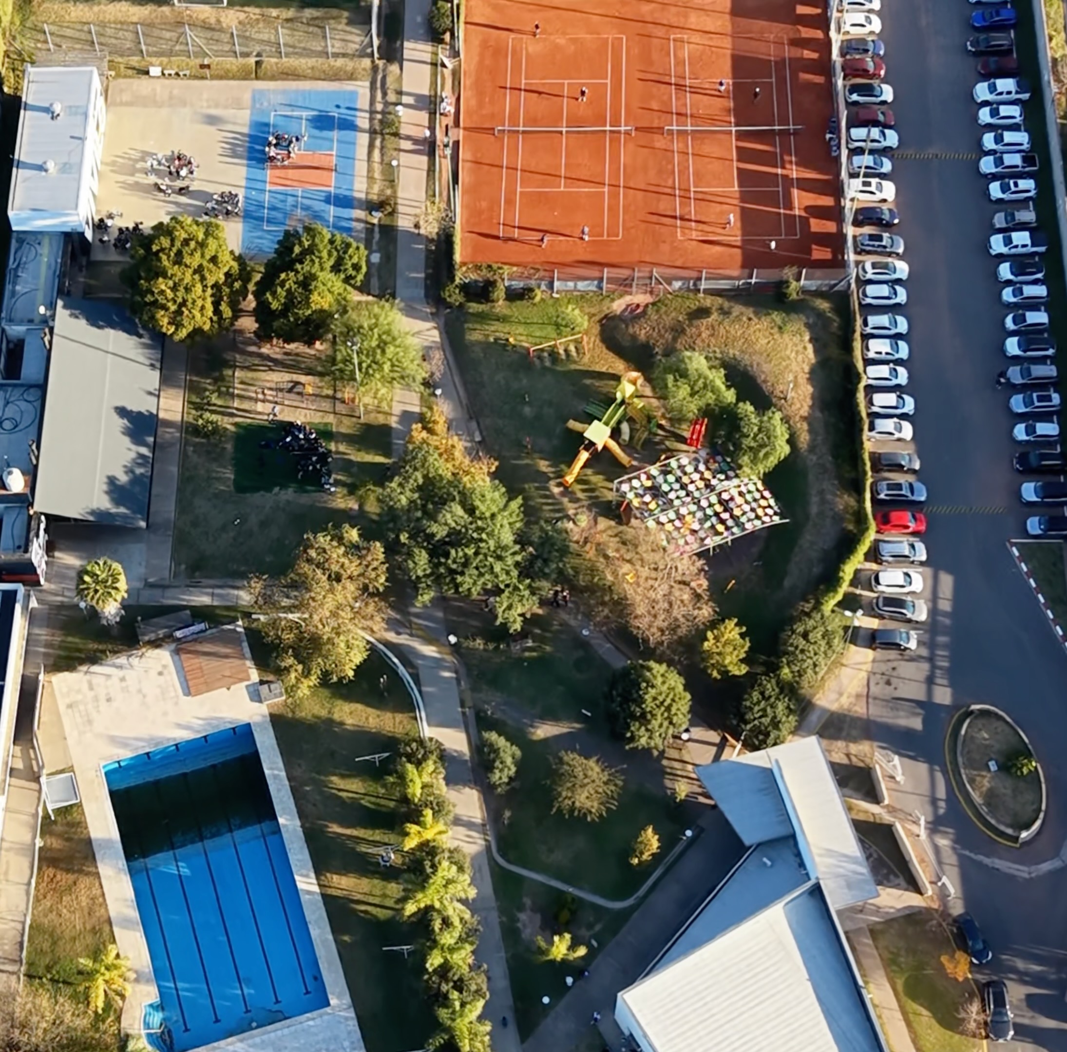 Vista aérea de la pileta y canchas de Macabi Noar